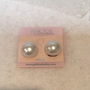 Faux pearl Earrings